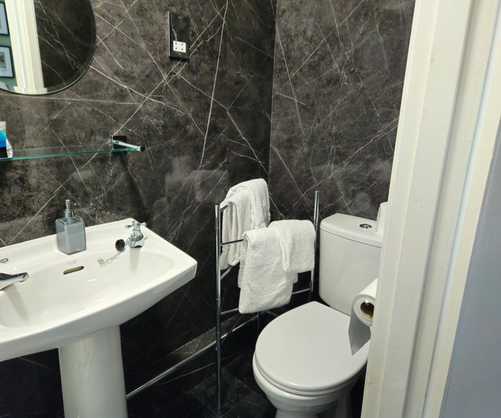 The County Hotel - Self Check-In, Ultra Fast Wi-Fi, Free Parking, Central Location セルカーク エクステリア 写真
