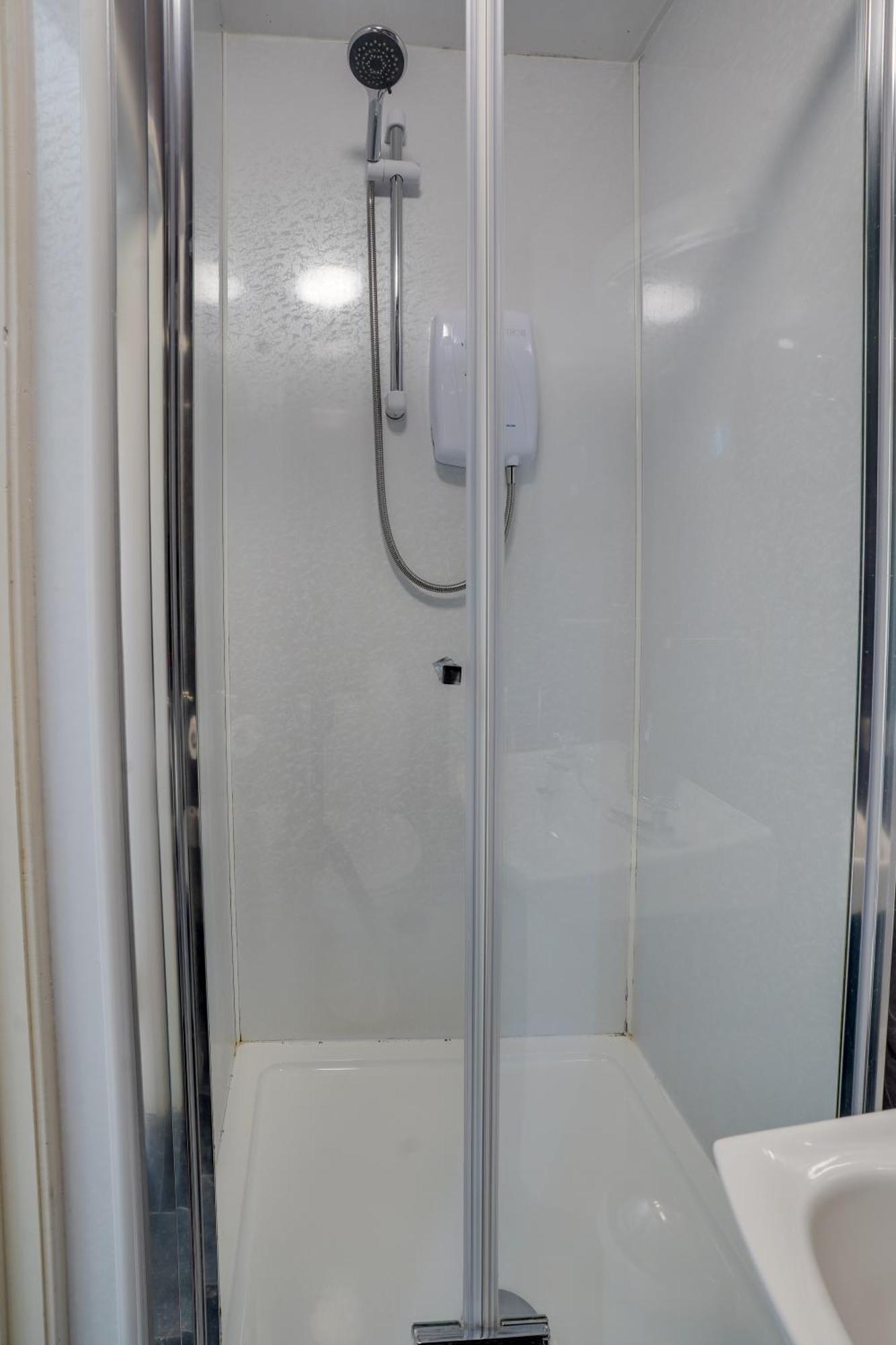 The County Hotel - Self Check-In, Ultra Fast Wi-Fi, Free Parking, Central Location セルカーク エクステリア 写真