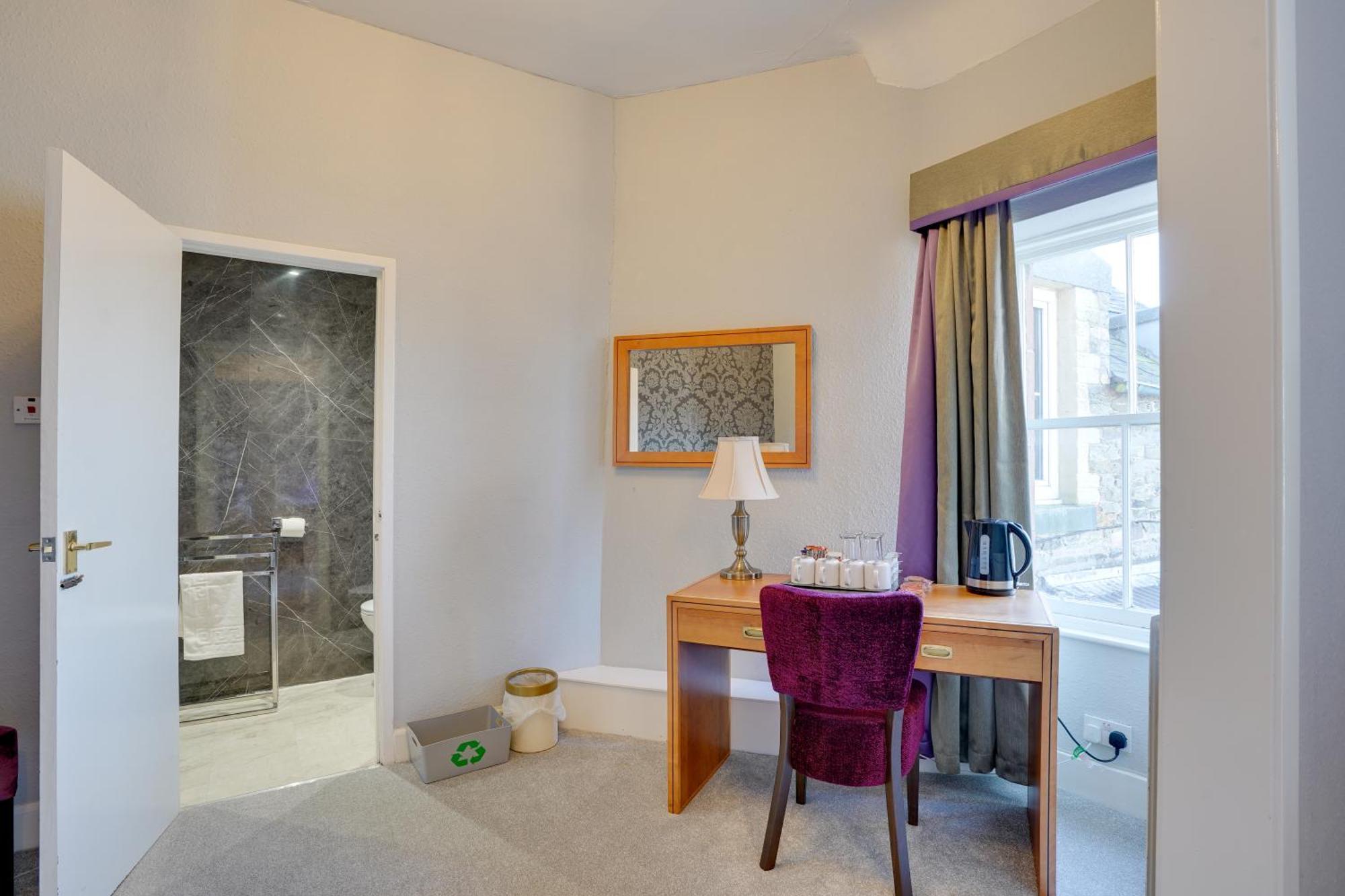The County Hotel - Self Check-In, Ultra Fast Wi-Fi, Free Parking, Central Location セルカーク エクステリア 写真